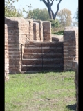 06517 ostia - regio iv - insula v - schola del traiano (iv,v,15) and domus (iv,v,16) - westseite des peristylium - bli ri sueden - treppe am ende.jpg